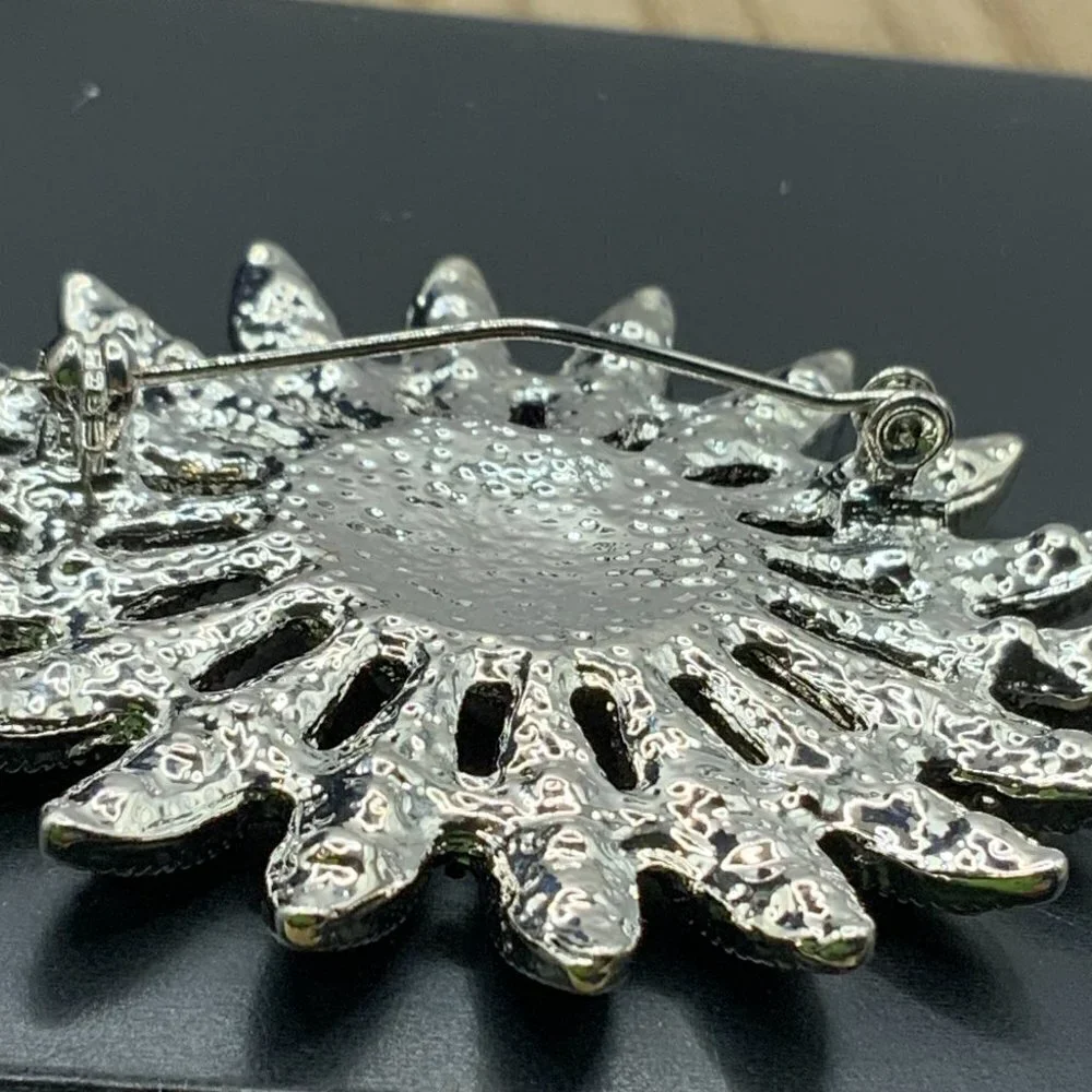 Floral Daisy Sparkly Rhinestone Faux Peral Brooch Pin